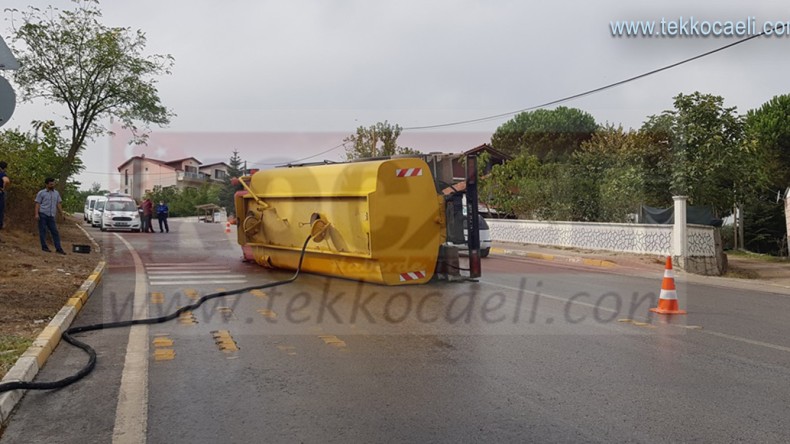 Başiskele Belediyesi’ne Ait Su Tankeri Devrildi