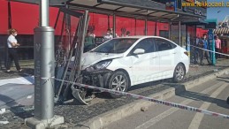 Kontrolden Çıkan Araç Yolcu Durağına Girdi