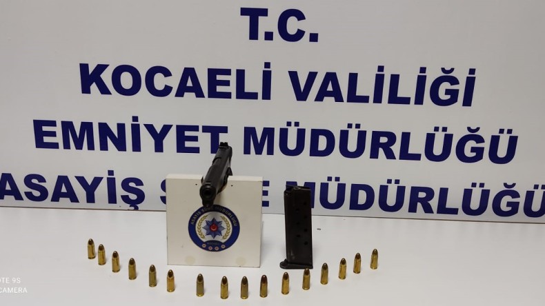 Kocaeli Polisinden Adrese Baskın