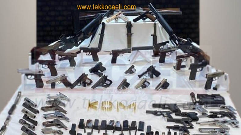 Silah Kaçakçılarına Operasyon; Adeta Cephanelik Çıktı