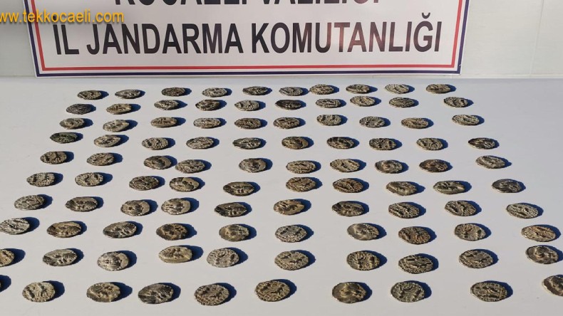 Şüpheli İki Araçtan 100 Adet Sikke Çıktı