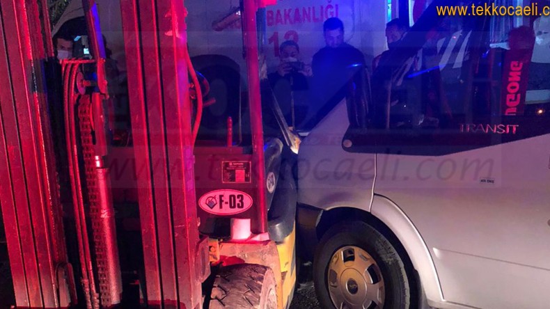 Üç Araç Birbirine Girdi; Yaralılar Var