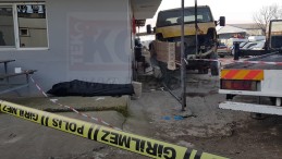 Çekici Aracın Lastiğinin Altında Kaldı; Can Verdi