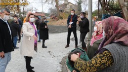 Sokak Sokak Gezdi Milleti Dinledi