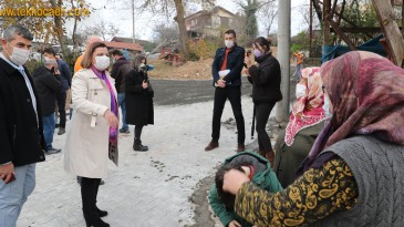 Sokak Sokak Gezdi Milleti Dinledi