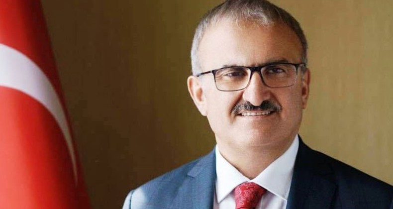 Münir Karaloğlu Annesini Kaybetti