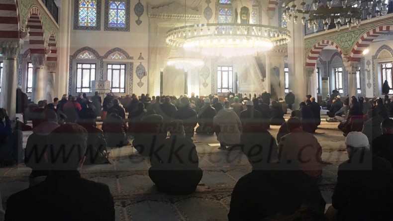 2021’in İlk Cuma Namazı Böyle Kılındı