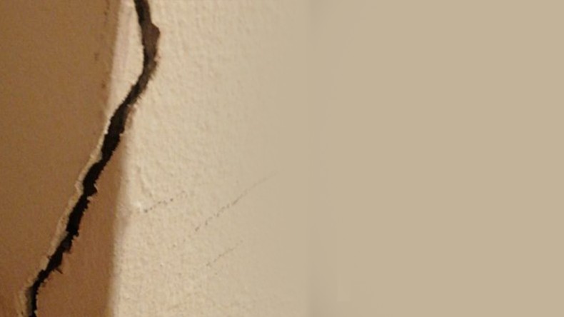 Dinamit Patladı; Binada Çatlaklar Oluştu