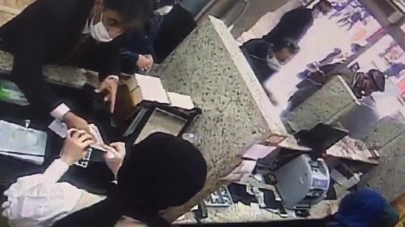 İranlı Yankesici Döviz Bürosunda Dolar Çaldı