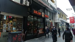 8 Yaşındaki Çocuğa Dayak Atan Esnafa ŞOK!