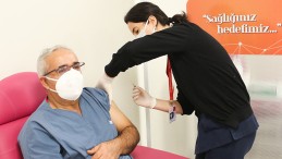 Sağlık Çalışanları Aşı Olmaya Başladı