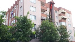 Genç Kız 5. Kattan Aşağıya Atlayarak İntihar Etti