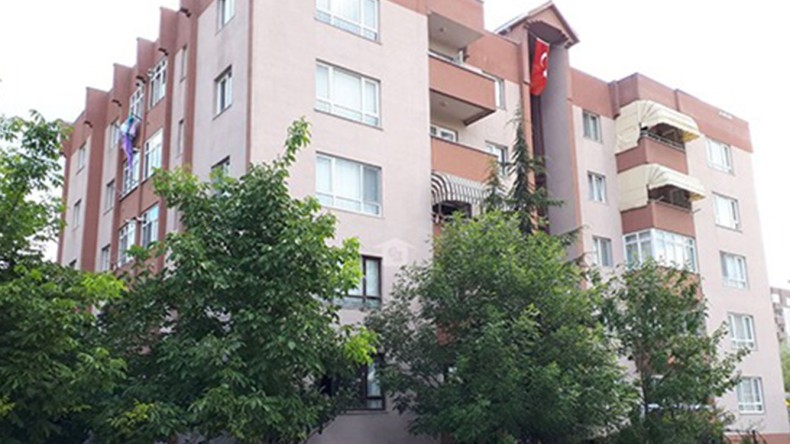 Genç Kız 5. Kattan Aşağıya Atlayarak İntihar Etti