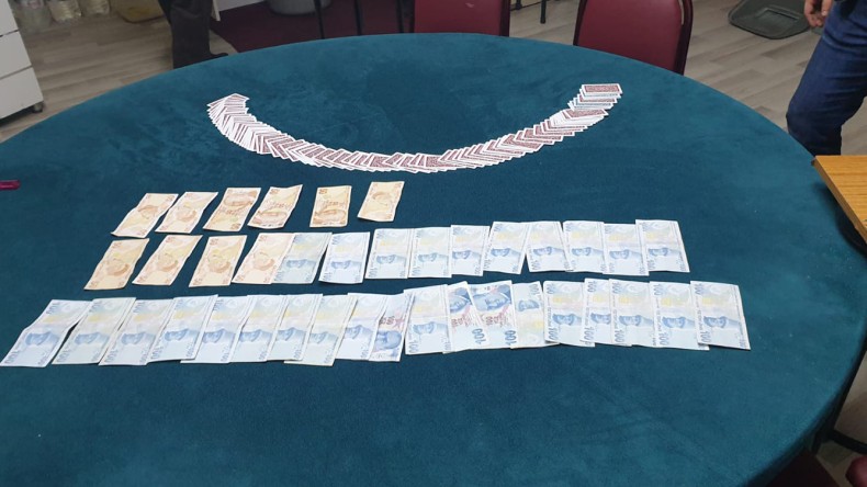 Yasağı İhlal Edenler Kumarda Yakalandı