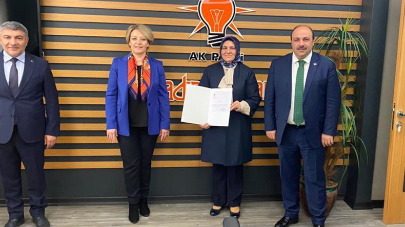 Ak Parti’de Gülay Artut Mazbatasını Aldı