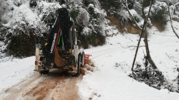 İzmit Belediyesi Ekipleri Var Gücüyle Çalışıyor