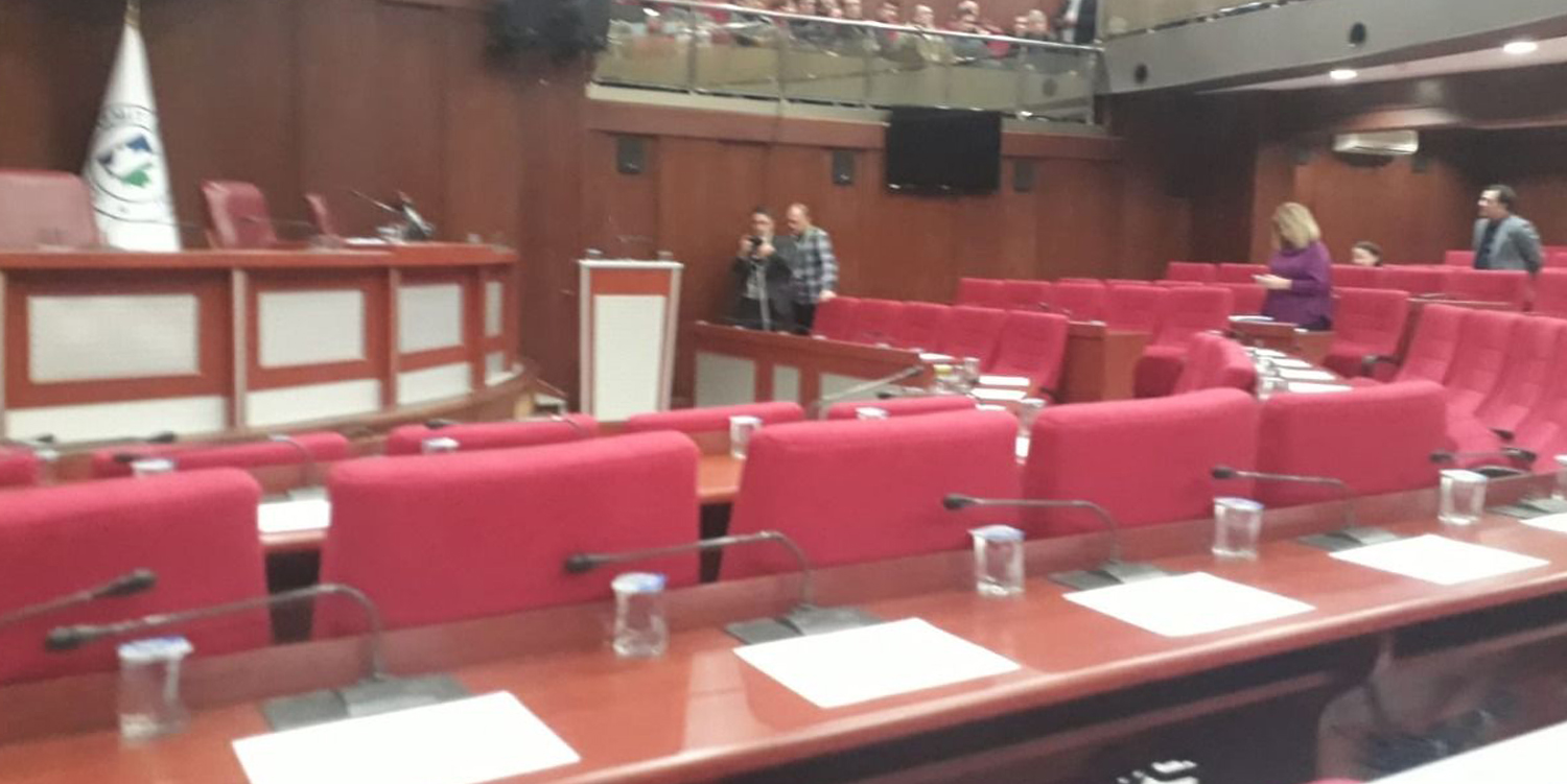 İzmit Meclisinde AKP’li 2 Meclis Üyesi Tartıştı