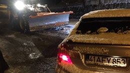 Kara Saplanan Aracı İzmit Belediyesi Kurtardı