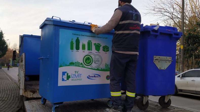 Yahya Kaptan’a 60 Geri Dönüşüm Konteyneri Yerleştirildi