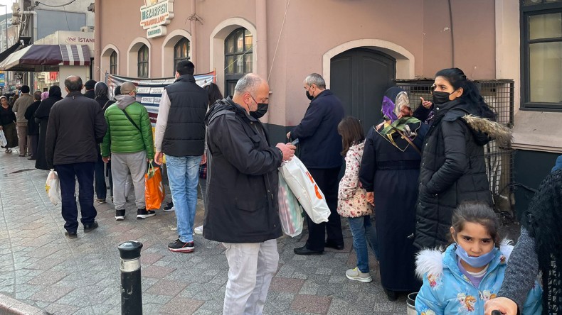 İşte Gerçek Bu; 1 Liralık Ekmek Kuyruğu…