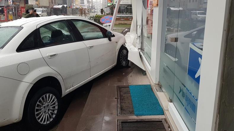 İzmit’te Kaza; Yaralı Var