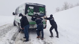 Yolda Kalan Cenaze Aracına İzmit Belediyesi’nden Yardım Eli