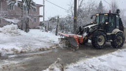 İzmit Belediyesinden Gece Gündüz Yoğun Kar Mesaisi