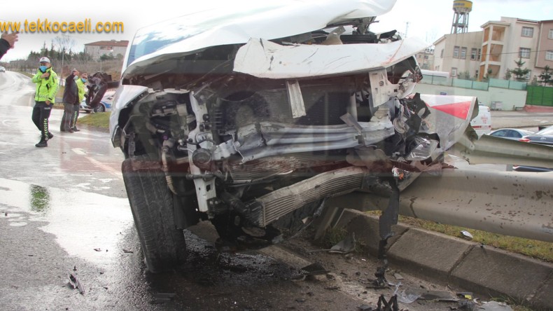 İzmit Tepeköy’de Kaza; Yaralılar Var