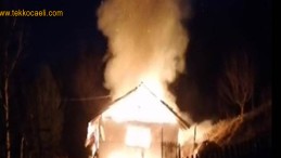 Derince’de Tek Katlı Ev Alevler İçinde Kaldı