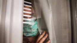 Hanımlardan Rica Etti; Misafir Kabul Etmeyin