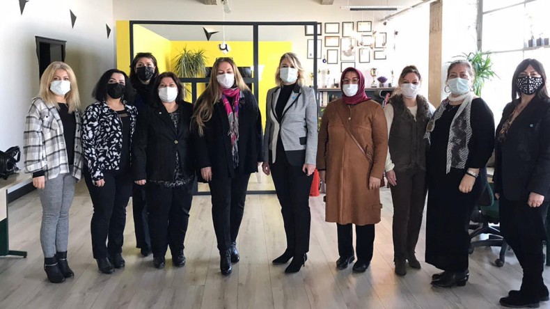 ‘İYİ’ Kadınlar Dur Durak Bilmiyor