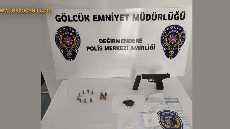 Şüpheli Araçtan Silah ve Uyuşturucu Çıktı