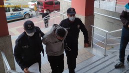 Genç Kızın Gizli Gizli Fotoğraflarını Çekmiş!