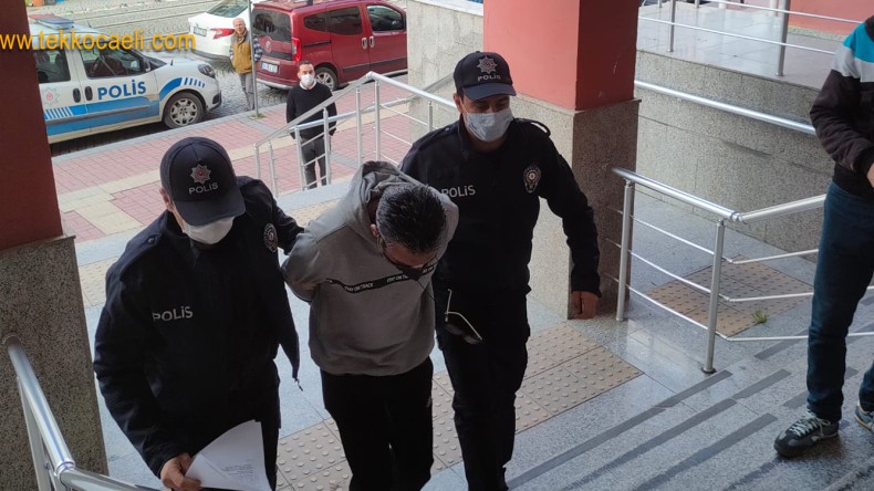 Genç Kızın Gizli Gizli Fotoğraflarını Çekmiş!