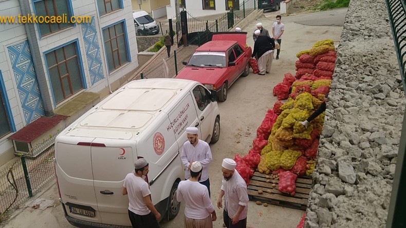 Patates Soğanları Tarikat Vakfı Dağıtmış! CHP’den Tepki…