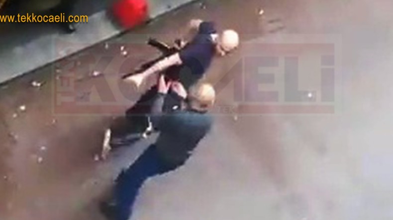 İzmit’te ŞOK! Şaşırtan Görüntü, Elinde Tüfekle…