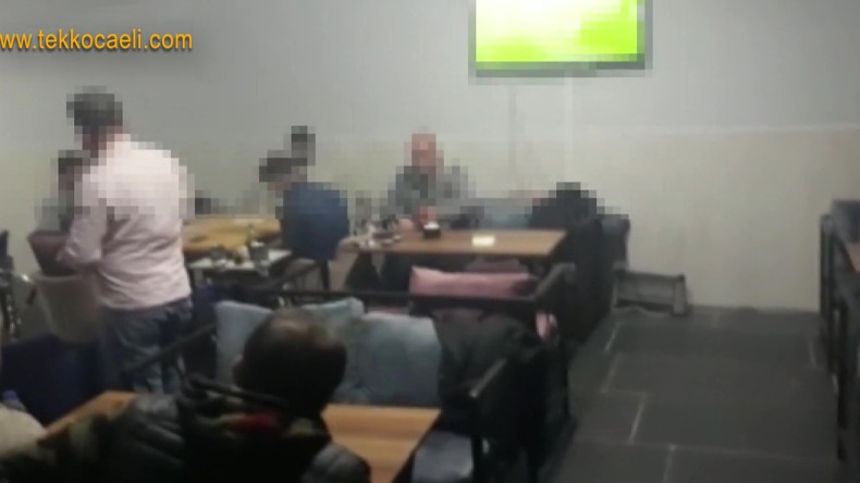 İzmit’te Kafeye Polis Baskını