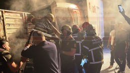 Kontrolü Kaybeden Kamyonet Sürücüsü TIR’a Çarptı