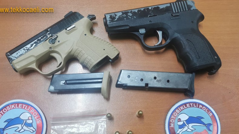 Durdurulan Lüks Araçta Tabanca ve Esrar Ele Geçirildi