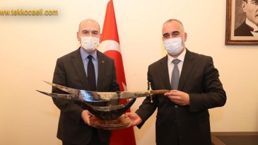 İçişleri Bakanı Soylu’ya Zülfikar Kılıcı Hediye Etti
