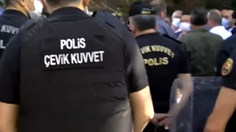 TBMM Önünde Polis Barikatı; Ahmet Davutoğlu…