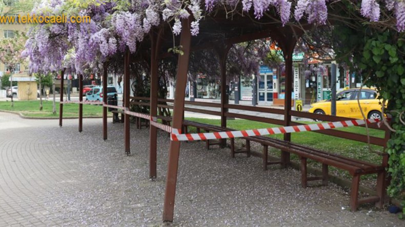 İzmit’te Sosyal Alanlar Şeritlerle Kapatıldı