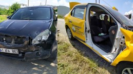 Ticari Taksi Jeep İle Çarpıştı