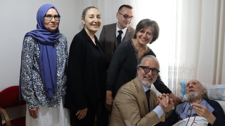 Babalar Günü’ nde İzmit’in En Yaşlı Babası Unutulmadı