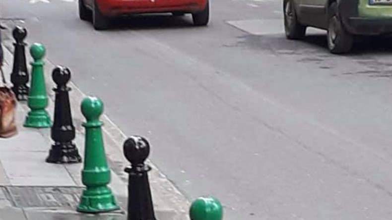 Büyükşehir Belediyesi Yeşil-Siyah Renklerle Boyadı