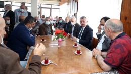 Gündoğdu Tahir Büyükakın’ı Bağrına Bastı