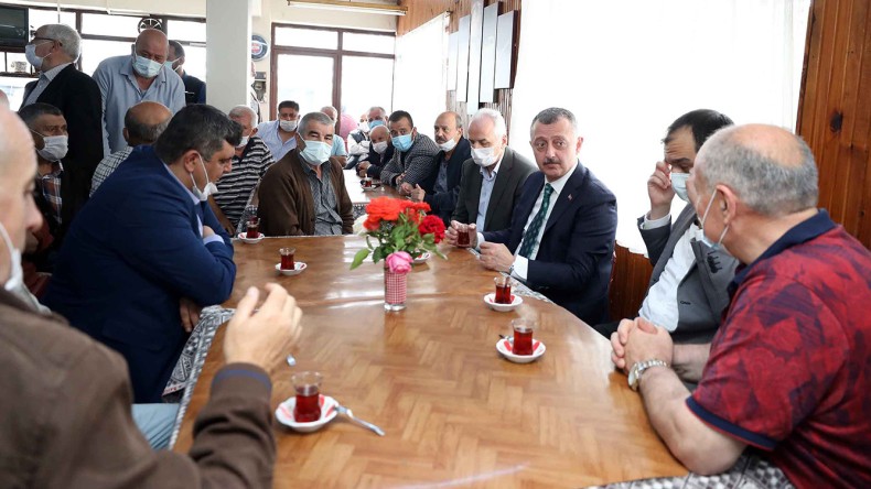 Gündoğdu Tahir Büyükakın’ı Bağrına Bastı