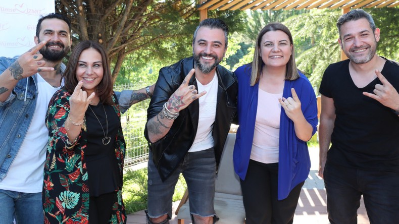 Çay Simit İzmit Ünlü İsimlerle Evlerinize Konuk Olacak