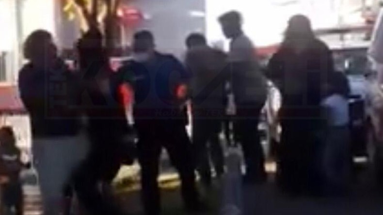 İki Grup Birbirine Girdi; Bıçaklar Çekildi