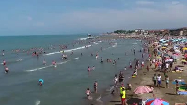 Denize Girmek Yasaklandı; Karasu Sahilinde Panik